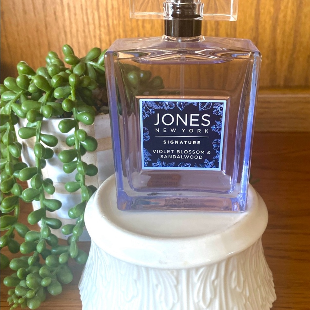 Jones New York Signature Violet Blossom & Sandalwood Eau de Parfum Spray 3.4 oz